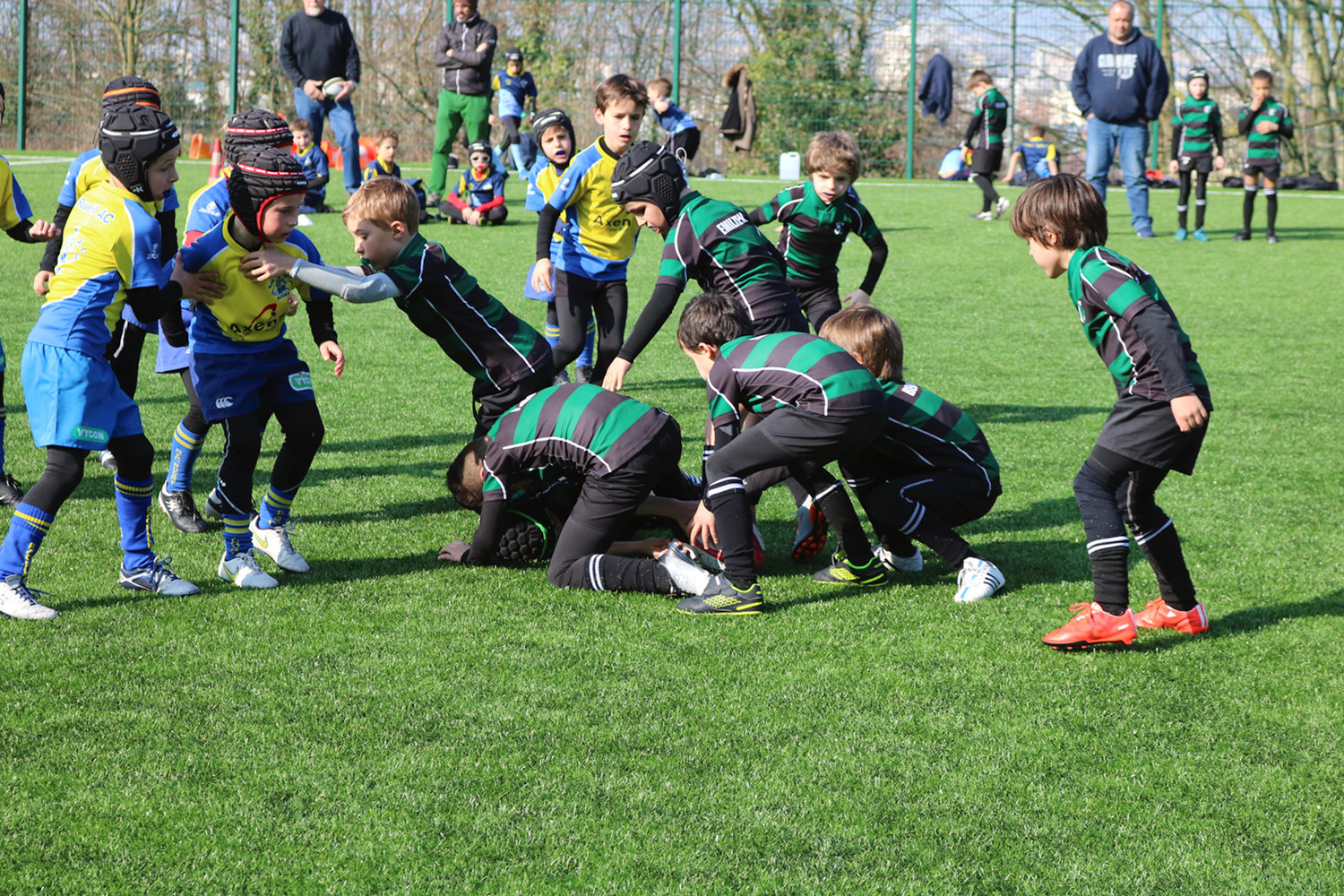 Mini-poussins Equipe 1 : plateau à Suresnes 12 mars 2016